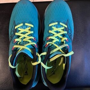 Saucony Kinvara 16 running shoes size 9